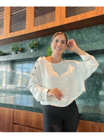 Gold Düğmeli Saten Bluz 2