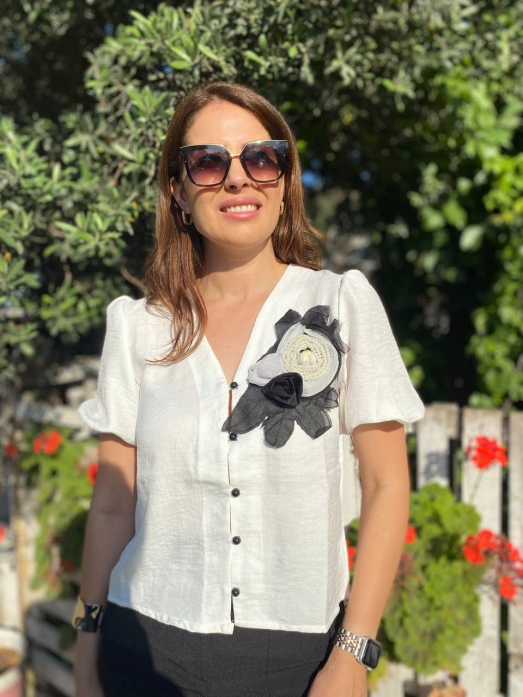 Özel Tasarım Beyaz İncili Gömlek